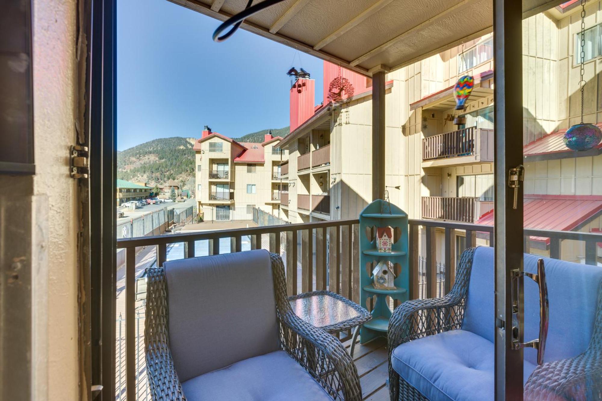 Ski-In Red River Retreat Balcony, Mountain Views! Exterior photo
