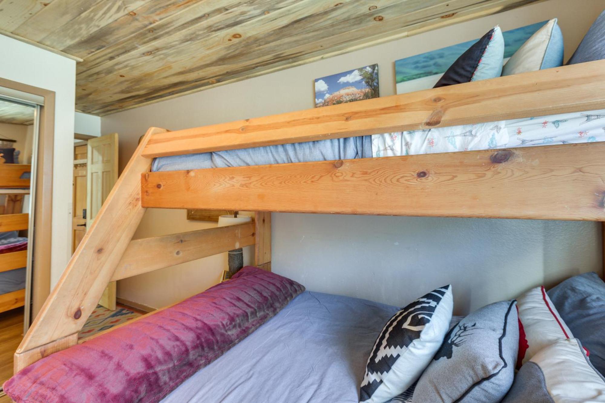 Ski-In Red River Retreat Balcony, Mountain Views! Exterior photo