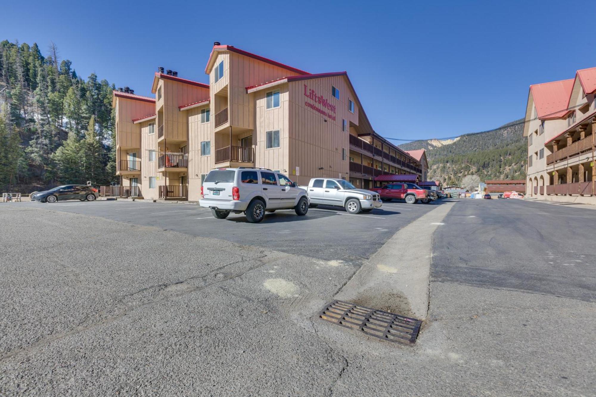Ski-In Red River Retreat Balcony, Mountain Views! Exterior photo