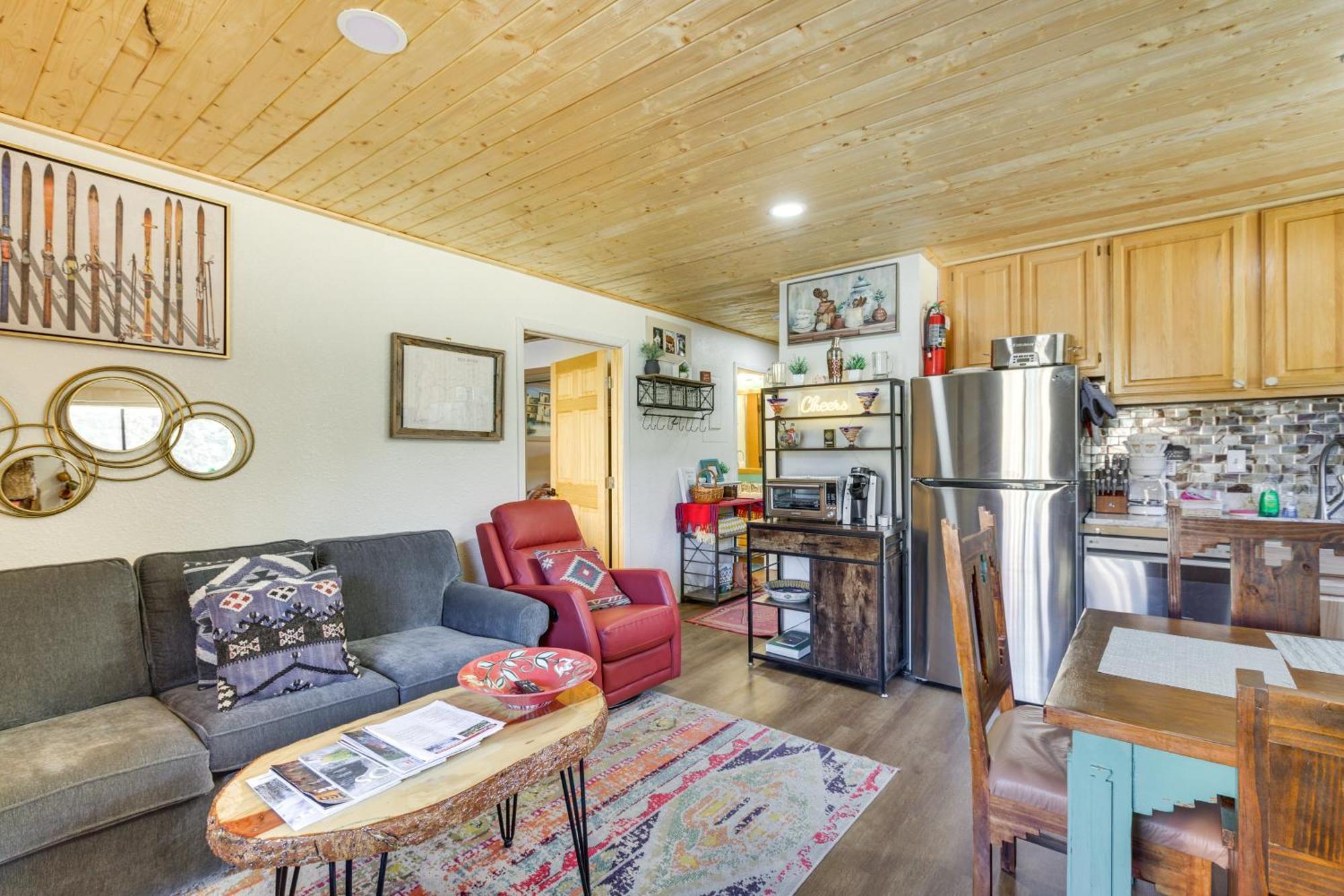 Ski-In Red River Retreat Balcony, Mountain Views! Exterior photo