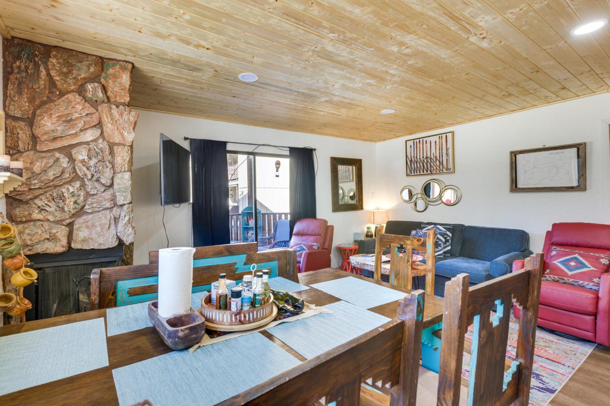 Ski-In Red River Retreat Balcony, Mountain Views! Exterior photo