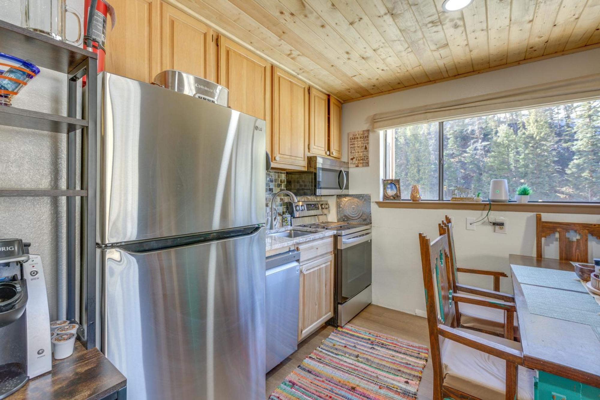 Ski-In Red River Retreat Balcony, Mountain Views! Exterior photo
