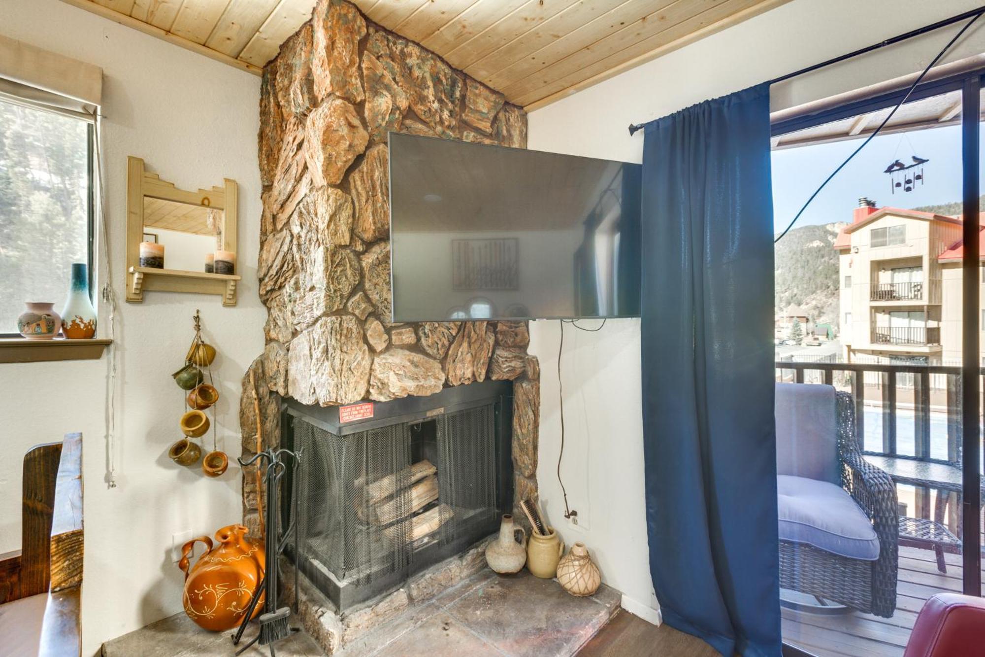 Ski-In Red River Retreat Balcony, Mountain Views! Exterior photo
