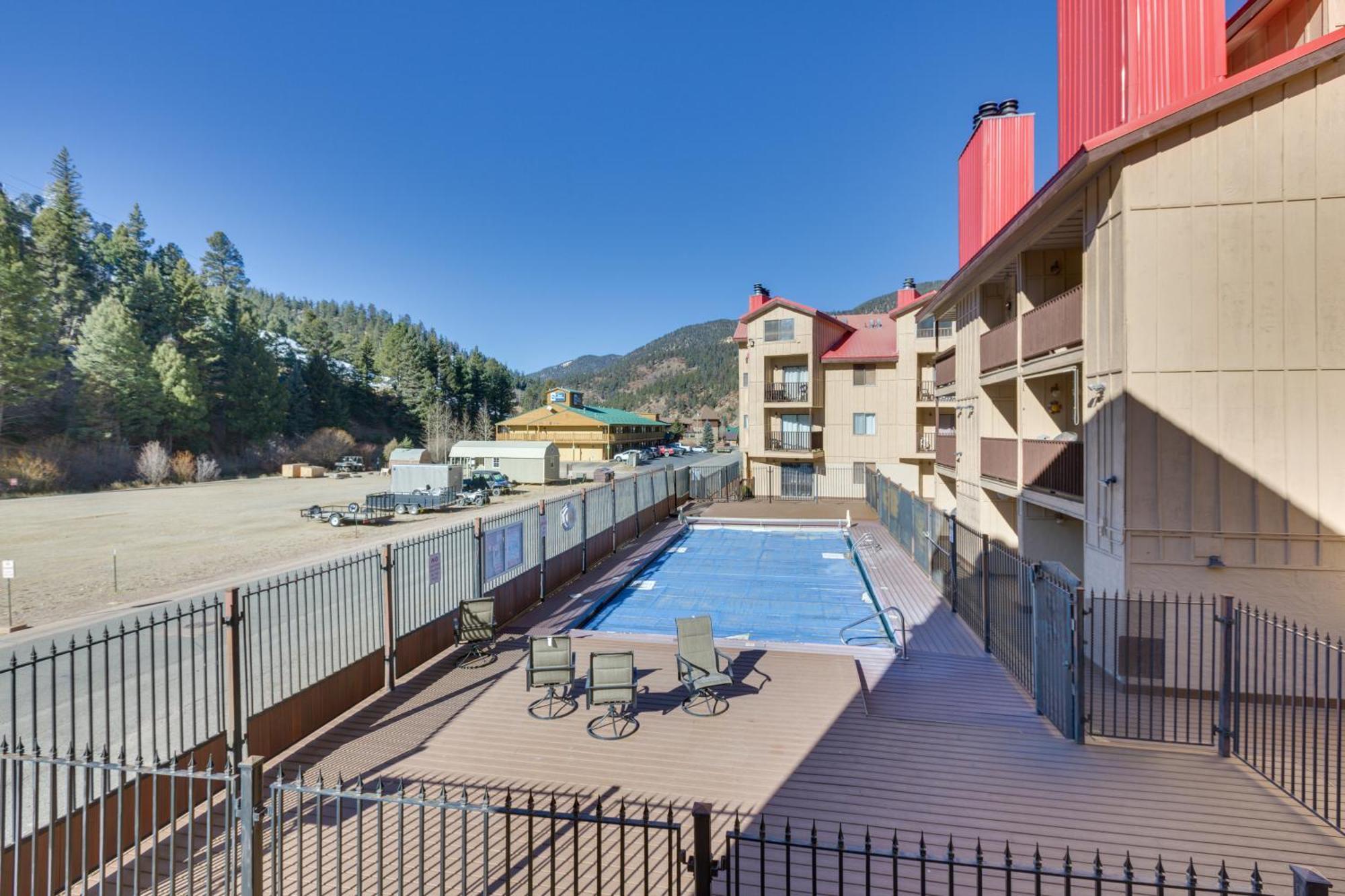 Ski-In Red River Retreat Balcony, Mountain Views! Exterior photo